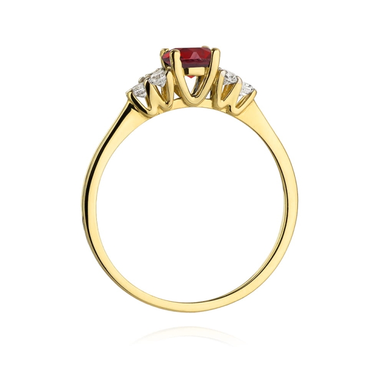 Pierścionek zaręczynowy z żółtego złota z rubinem i diamentami 0,18ct Fire Of Love