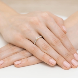 Pierścionek zaręczynowy z żółtego złota z diamentami 0,17ct Fire Of Love