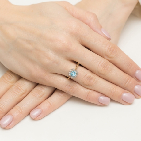Przejdź do produktu Pierścionek zaręczynowy z żółtego złota z topazem i diamentami 0,10ct Fire Of Love 