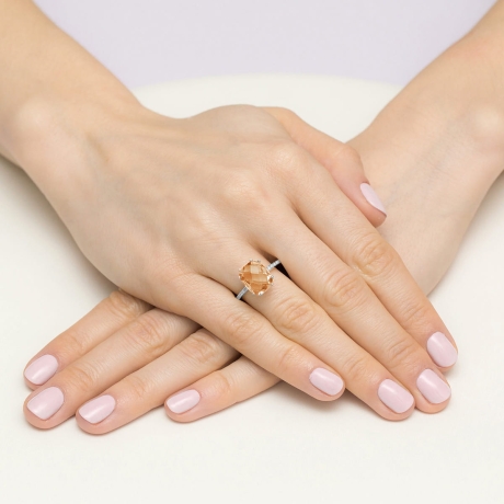 Przejdź do produktu Pierścionek zaręczynowy z białego złota z morganitem i diamentami 0,07ct Fire Of Love 