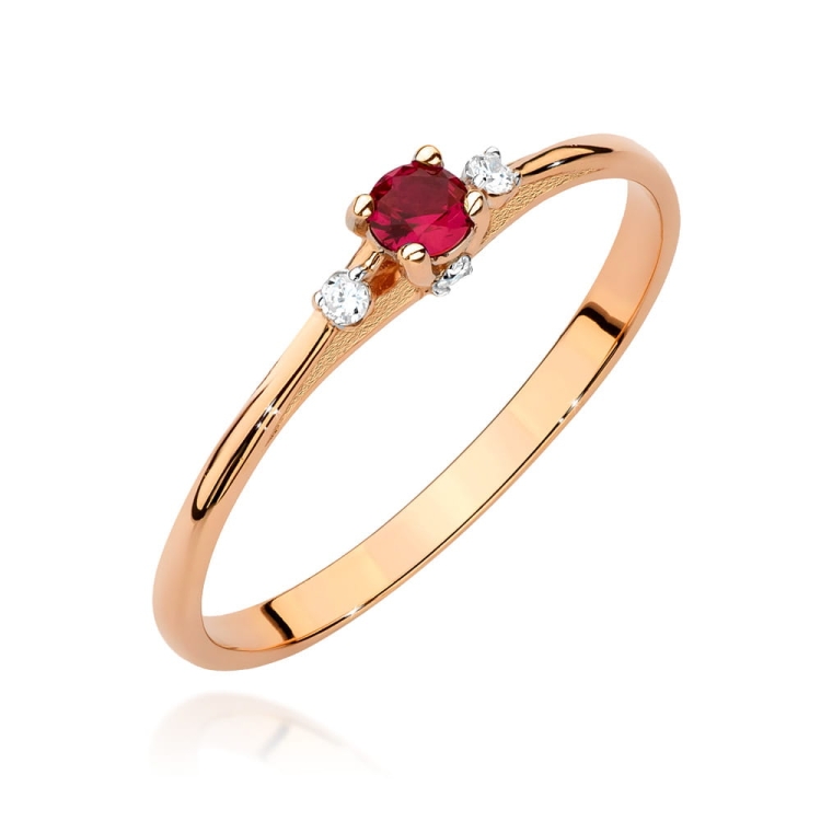 Pierścionek zaręczynowy z różowego złota z rubinem i diamentami 0,05ct Fire Of Love