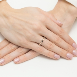 Pierścionek zaręczynowy z żółtego złota z czarnym diamentem i diamentami 0,06ct Fire Of Love