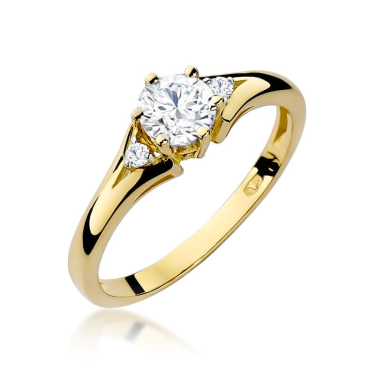 Pierścionek zaręczynowy z żółtego złota z białym szafirem i diamentami 0,03ct Fire Of Love