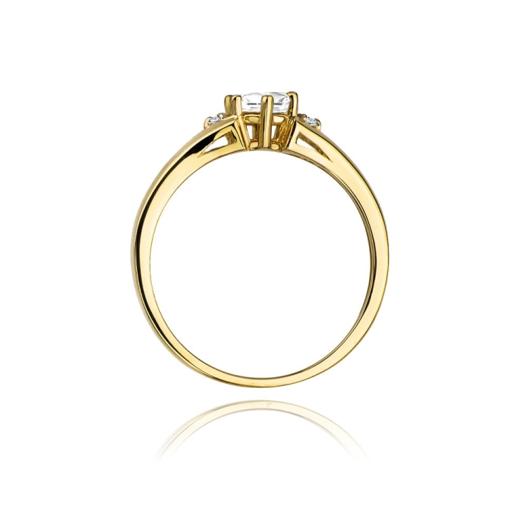 Pierścionek zaręczynowy z żółtego złota z białym szafirem i diamentami 0,03ct Fire Of Love