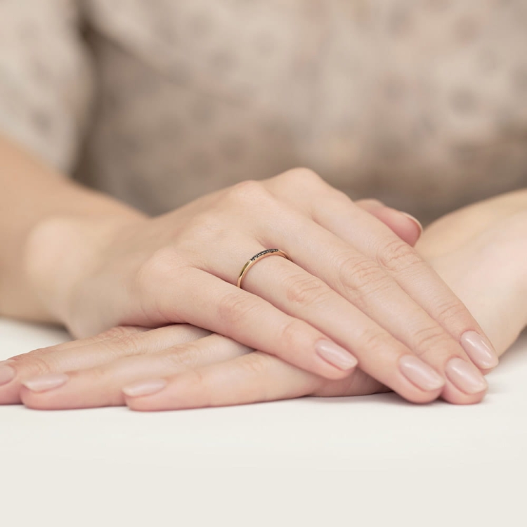 Pierścionek zaręczynowy z żółtego złota z czarnymi diamentami 0,04ct Fire Of Love