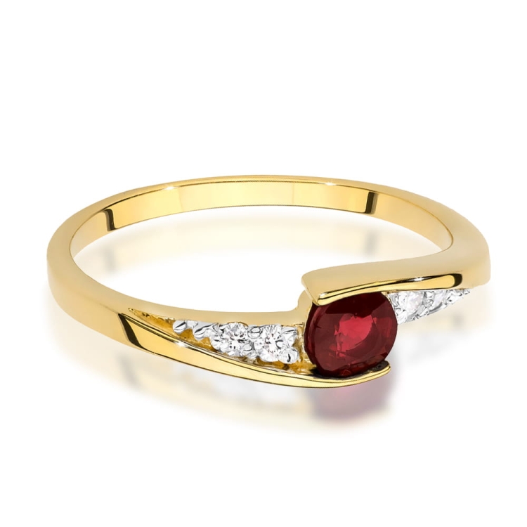 Pierścionek zaręczynowy z żółtego złota z rubinem i diamentami 0,06ct Fire Of Love