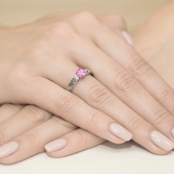 Pierścionek zaręczynowy z białego złota z różowym topazem i diamentami 0,02ct Fire Of Love