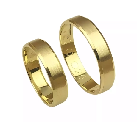 Przejdź do produktu Fazowane obrączki ślubne z żółtego złota 4,5mm Classic C025