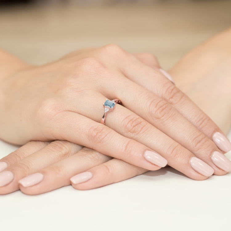 Pierścionek zaręczynowy z różowego złota z topazem i diamentami 0,03ct Fire Of Love
