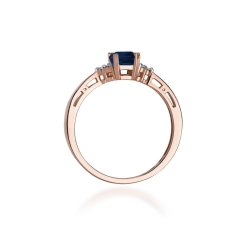 Pierścionek zaręczynowy z różowego złota z szafirem i diamentami 0,03ct Fire Of Love