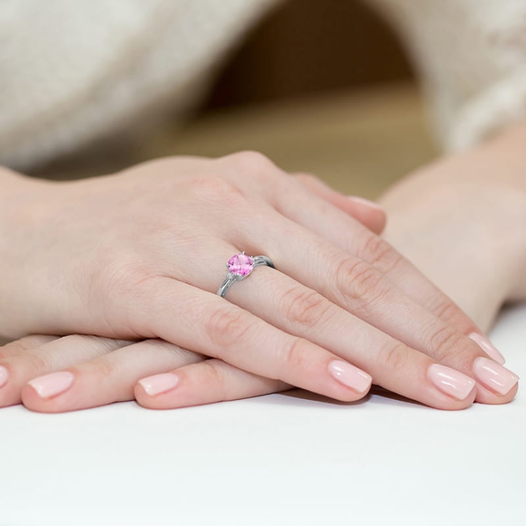 Pierścionek zaręczynowy z białego złota z różowym topazem i diamentami 0,03ct Fire Of Love