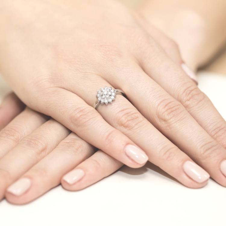 Pierścionek zaręczynowy z białego złota z diamentami 0,40ct Fire Of Love