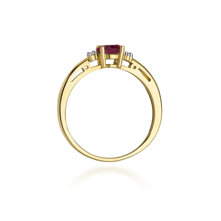 Pierścionek zaręczynowy z żółtego złota z rubinem i diamentami 0,03ct Fire Of Love