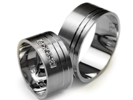 Przejdź do produktu Obrączki ślubne z białego złota płaskie z cyrkoniami 9mm Premium