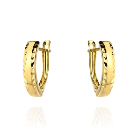 Przejdź do produktu Kolczyki złote diamentowane na obu brzegach szer. 4 mm