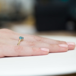 Pierścionek zaręczynowy z żółtego złota z topazem i diamentami 0,03ct Fire Of Love BW-03-topaz