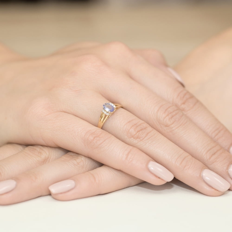 Pierścionek zaręczynowy z żółtego złota z tanzanitem i diamentami 0,05ct Fire Of Love BW-05-tanzanit