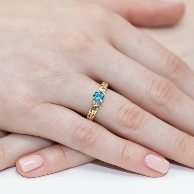 Pierścionek zaręczynowy z żółtego złota z topazem i diamentami 0,02ct Fire Of Love BW-14-topaz