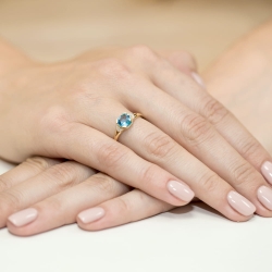 Pierścionek zaręczynowy z żółtego złota z topazem i diamentami 0,01ct Fire Of Love BW-40-topaz