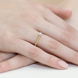 Pierścionek zaręczynowy z żółtego złota z diamentem 0,13ct Fire Of Love BW-42