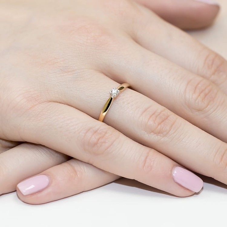 Pierścionek zaręczynowy z żółtego złota z diamentem 0,10ct Fire Of Love BW-45