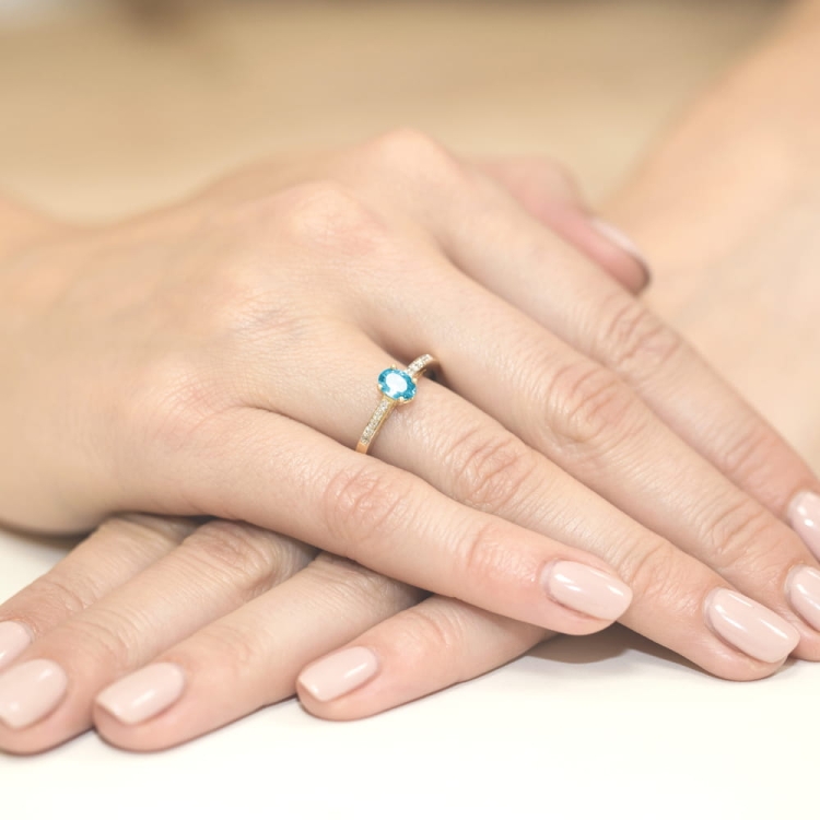 Pierścionek zaręczynowy z żółtego złota z topazem i diamentami 0,05ct Fire Of Love BW-67-topaz