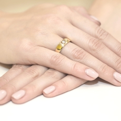 Pierścionek zaręczynowy z żółtego złota z diamentem 0,10ct Fire Of Love BW-71