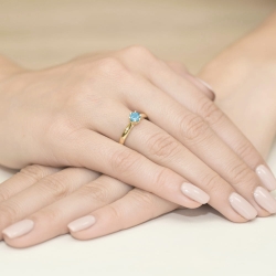 Pierścionek zaręczynowy z żółtego złota z topazem i diamentami 0,01ct Fire Of Love BW-74-topaz