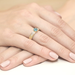 Pierścionek zaręczynowy z żółtego złota z topazem i diamentami 0,08ct Fire Of Love BW-75-topaz