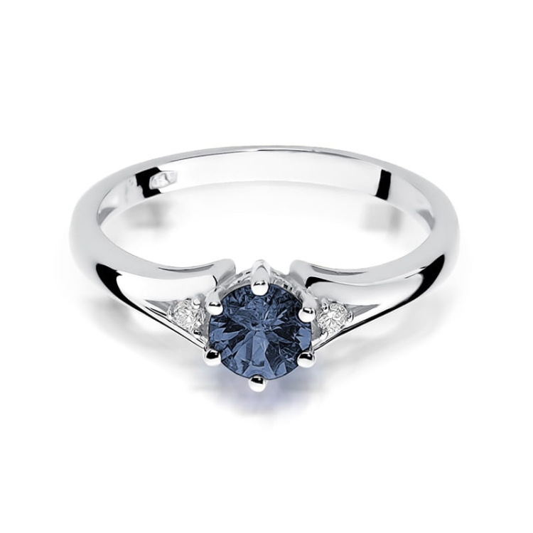 Pierścionek zaręczynowy z białego złota z szafirem i diamentami 0,03ct Fire Of Love BW-76-szafir-b
