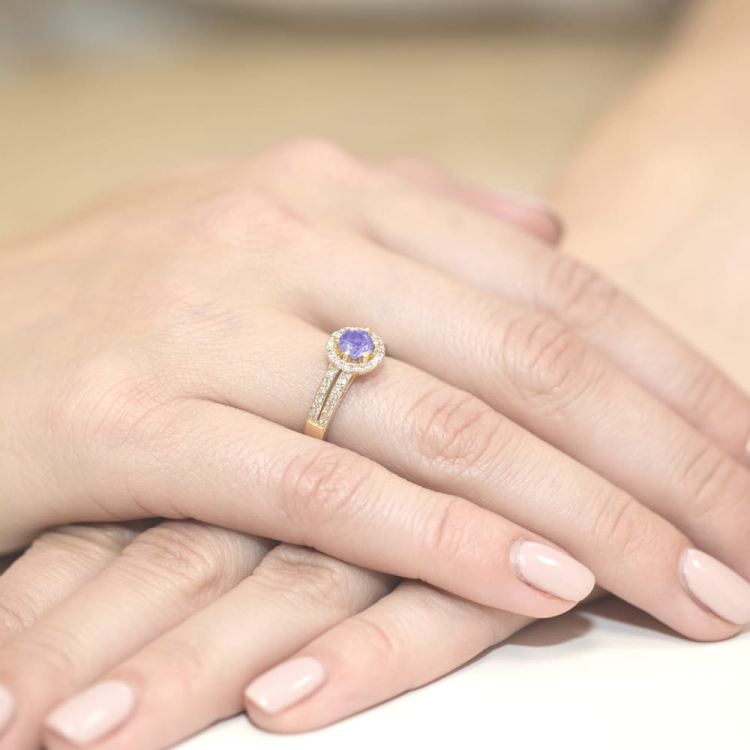 Pierścionek zaręczynowy z żółtego złota z tanzanitem i diamentami 0,20ct Fire Of Love BW-87-tanzanit