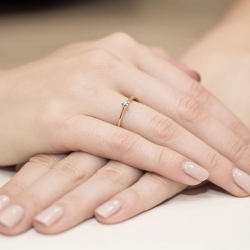 Pierścionek zaręczynowy z żółtego złota z diamentem 0,04ct Fire Of Love BW-111-0,04ct