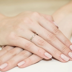 Pierścionek zaręczynowy z żółtego złota z diamentem 0,04ct Fire Of Love GW-137
