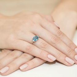 Pierścionek zaręczynowy z żółtego złota z topazem i diamentami 0,04ct Fire Of Love BW-148-topaz