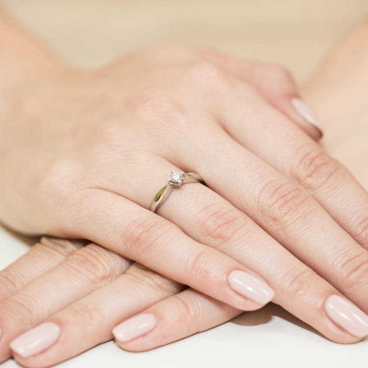 Pierścionek zaręczynowy z żółtego złota z diamentem 0,12ct Fire Of Love  BW-171
