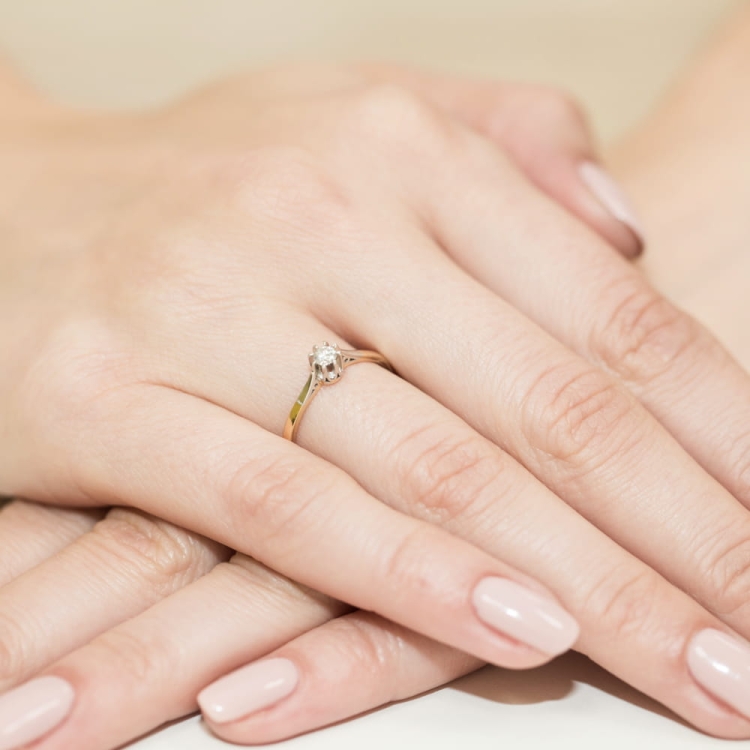 Pierścionek zaręczynowy z żółtego złota z diamentem 0,08ct Fire Of Love BW-209-0,08ct