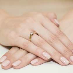 Pierścionek zaręczynowy z żółtego złota z diamentem 0,30ct Fire Of Love BW-222B-0,30ct