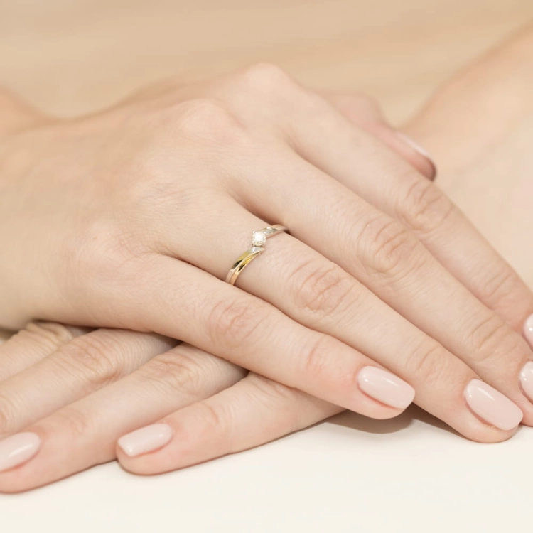 Pierścionek zaręczynowy z żółtego złota z diamentem 0,08ct Fire Of Love BW-231-0,08ct
