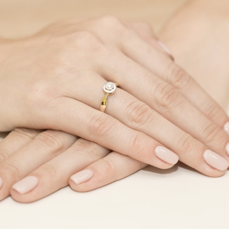 Przejdź do produktu Pierścionek zaręczynowy z żółtego złota z diamentem 0,20ct Fire Of Love 