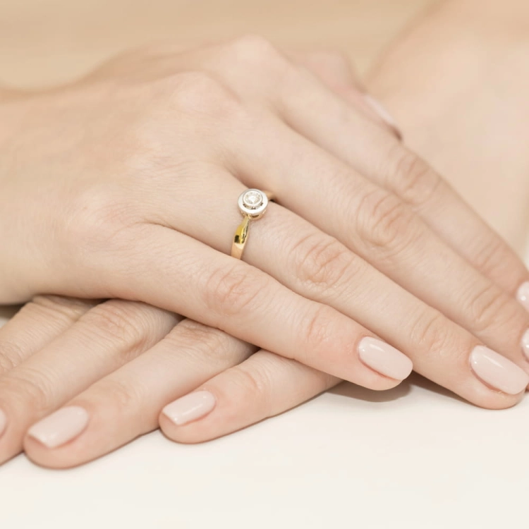 Pierścionek zaręczynowy z żółtego złota z diamentem 0,20ct Fire Of Love BW-294-0,20ct
