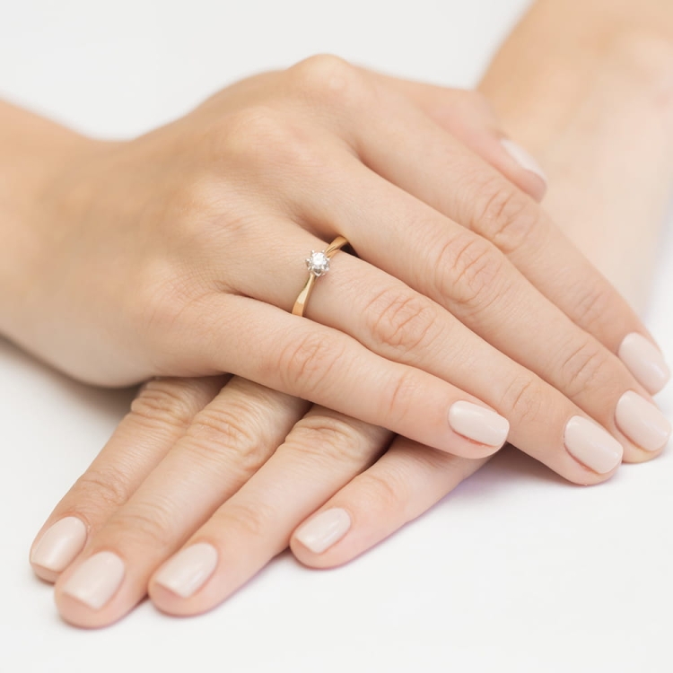 Pierścionek zaręczynowy z żółtego złota z diamentem 0,12ct Fire Of Love BW-295