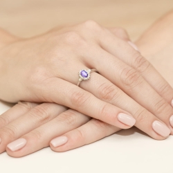 Pierścionek zaręczynowy z żółtego złota z tanzanitem i diamentami 0,10ct Fire Of Love BW-312-tanzanit