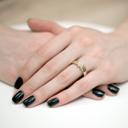 Pierścionek zaręczynowy z żółtego złota z diamentami 0,04ct Fire Of Love BW-314