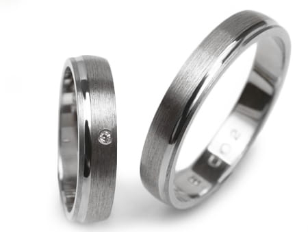 Obrączki ślubne z białego złota półokrągłe z cyrkonią 4mm Estetic E002-b