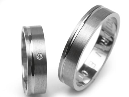 Obrączki ślubne z białego złota płaskie z cyrkonią 5mm Estetic  E014-b