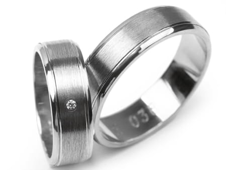 Obrączki ślubne z białego złota płaskie z cyrkonią 6mm Estetic E038-b