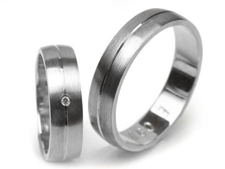 Obrączki ślubne z białego złota półokrągłe z cyrkonią 5mm Estetic E099-b