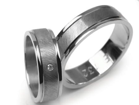 Obrączki ślubne z białego złota płaskie z cyrkonią 6mm Estetic E132-b