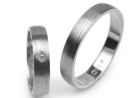 Obrączki ślubne z białego złota półokrągłe z cyrkonią 4mm Estetic E004-b