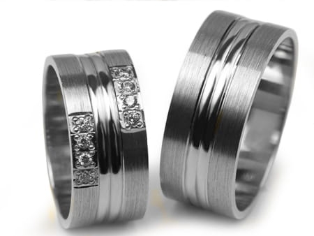 Przejdź do produktu Obrączki ślubne z białego złota płaskie z cyrkoniami 10mm Estetic